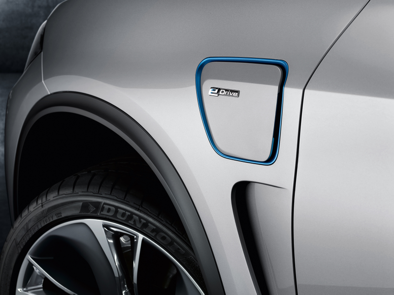 Illustration for article titled BMW eDrive meets BMW xDrive – an innovative combination designed to deliver efficient driving pleasure: The BMW Concept5 X5 eDrive.